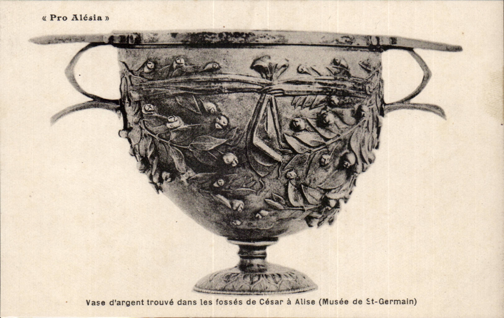 Pro Alesia CPA Vase of money in the pits of CEssar has Alise (museum of Saint Germain)