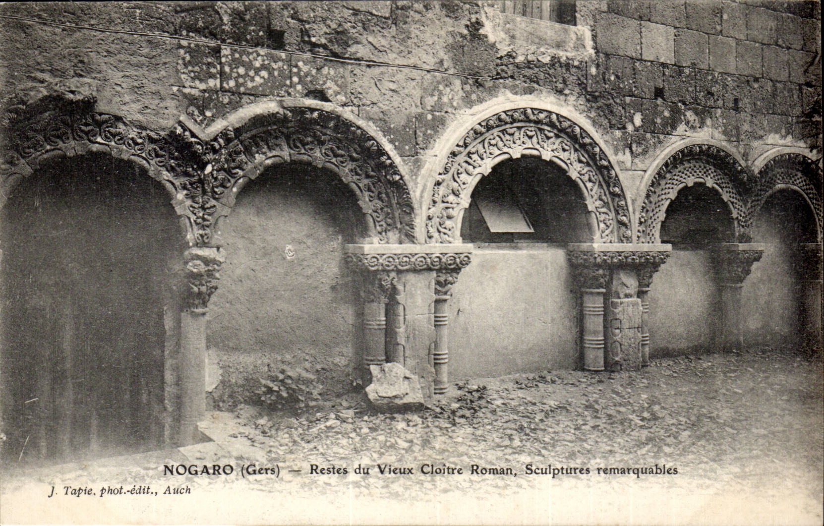 Nogaro CPA Remainders of the old Roman cloister remarkable Sculptures