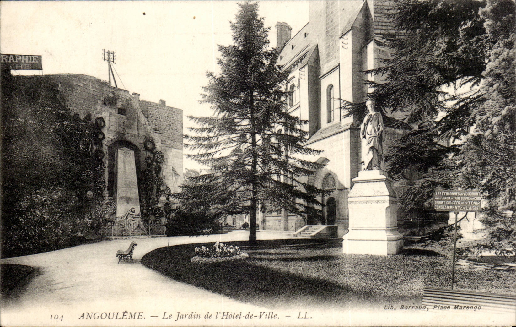 Angouleme CPA Le jardin de l'hotel de ville