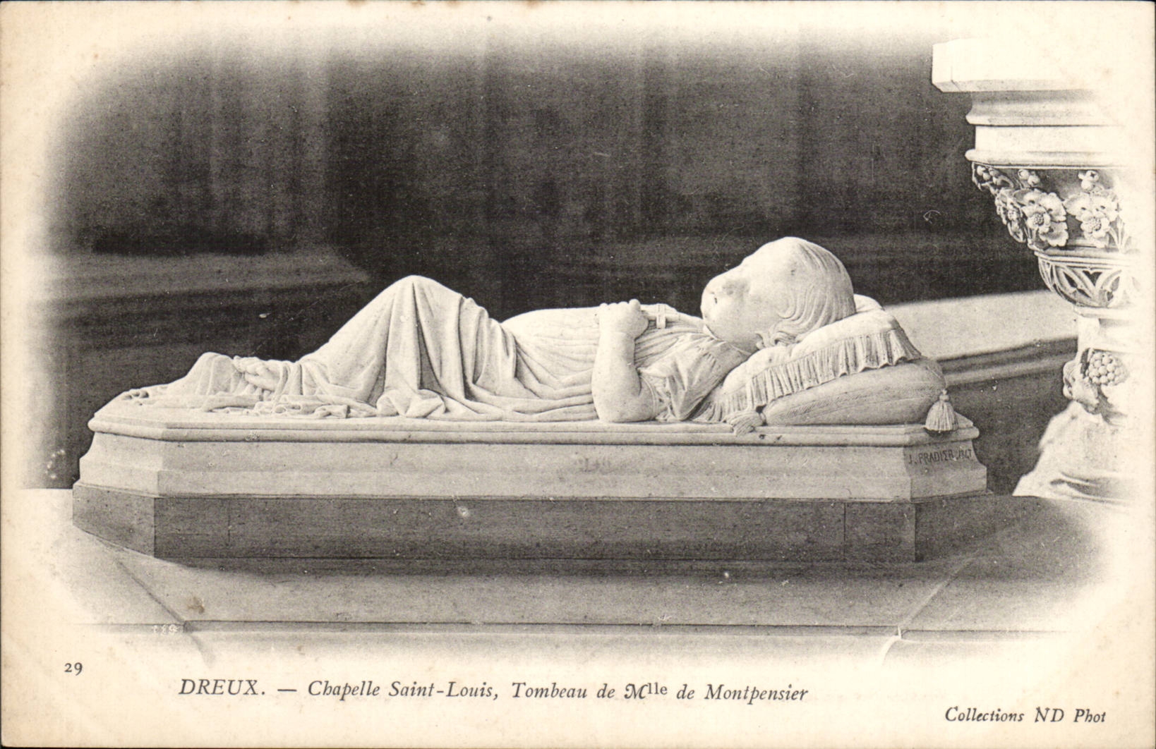 Dreux CPa Chapelle SAont Louis tombeau de Mlle de Montpensier