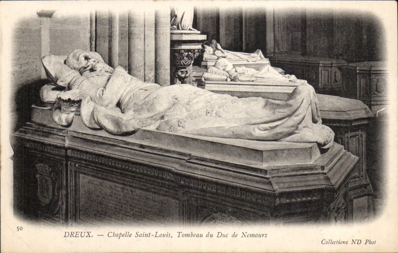 Dreux CPA Chapelle Saint Louis tombeau du du de Nemours