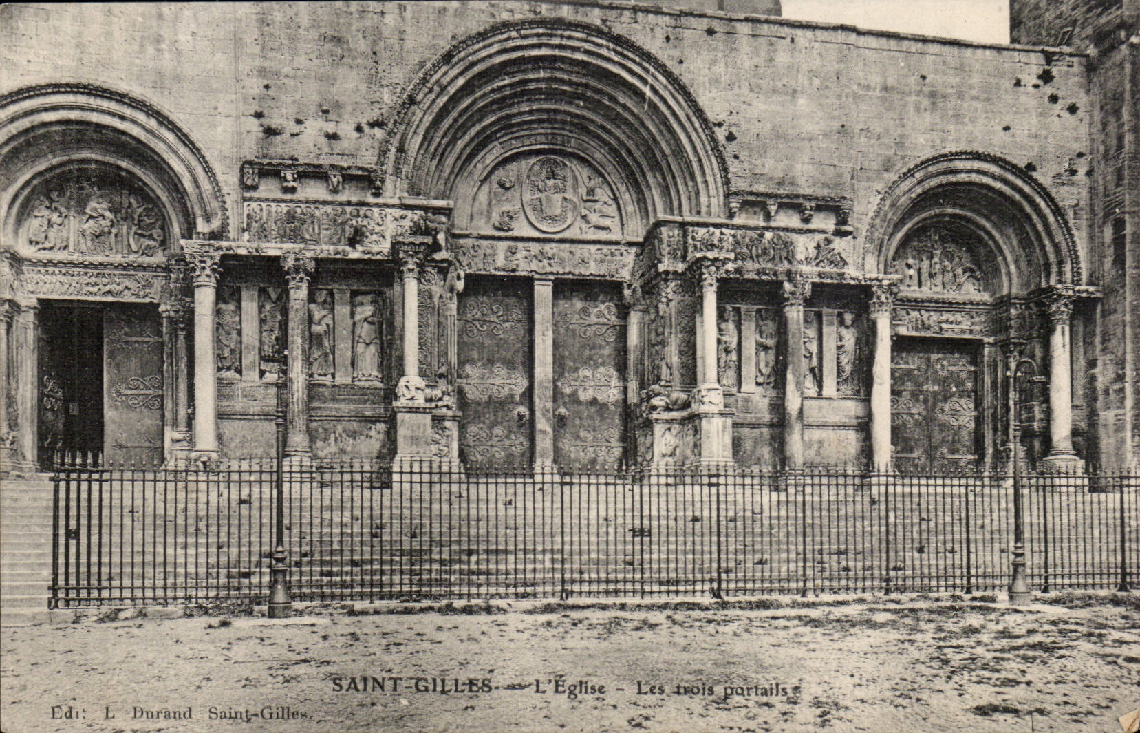 Saint Gilles CPA L'eglise Les trois portails