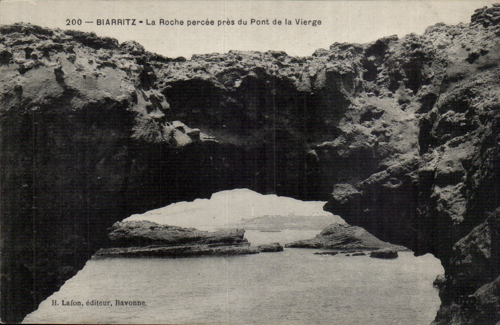 Biarritz CPA La roche percee pres du pont de la vierge
