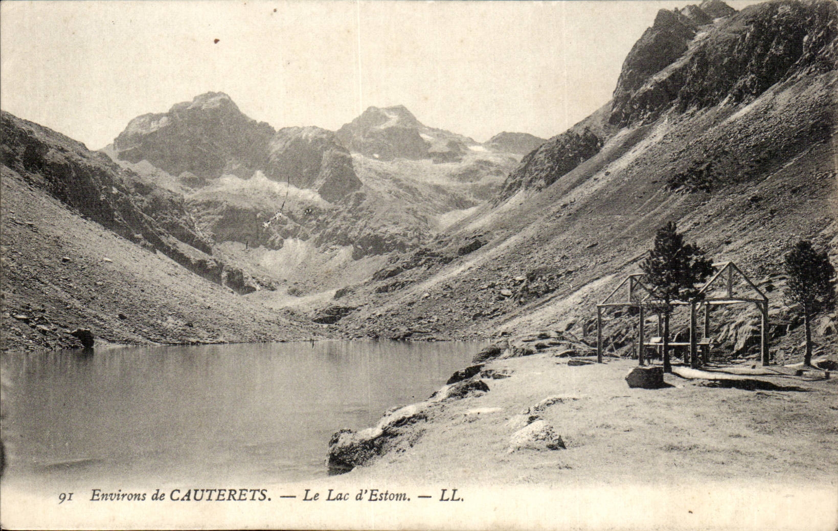 Surroundings of CAuterets CPA the Lake Estom
