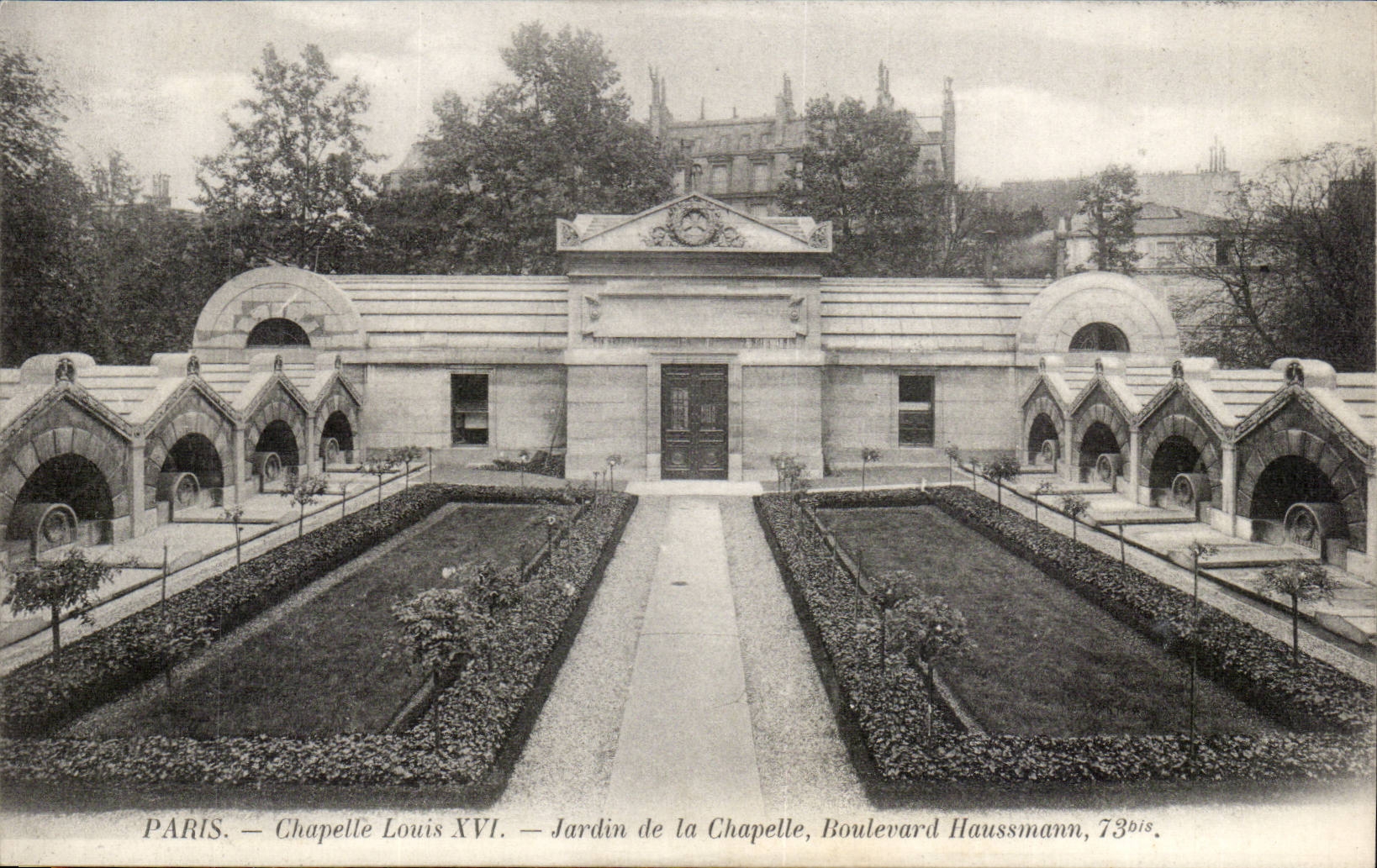 Paris cPA Chapelle Louis XVI Jardin de la chapelle Boulevard Haussmann
