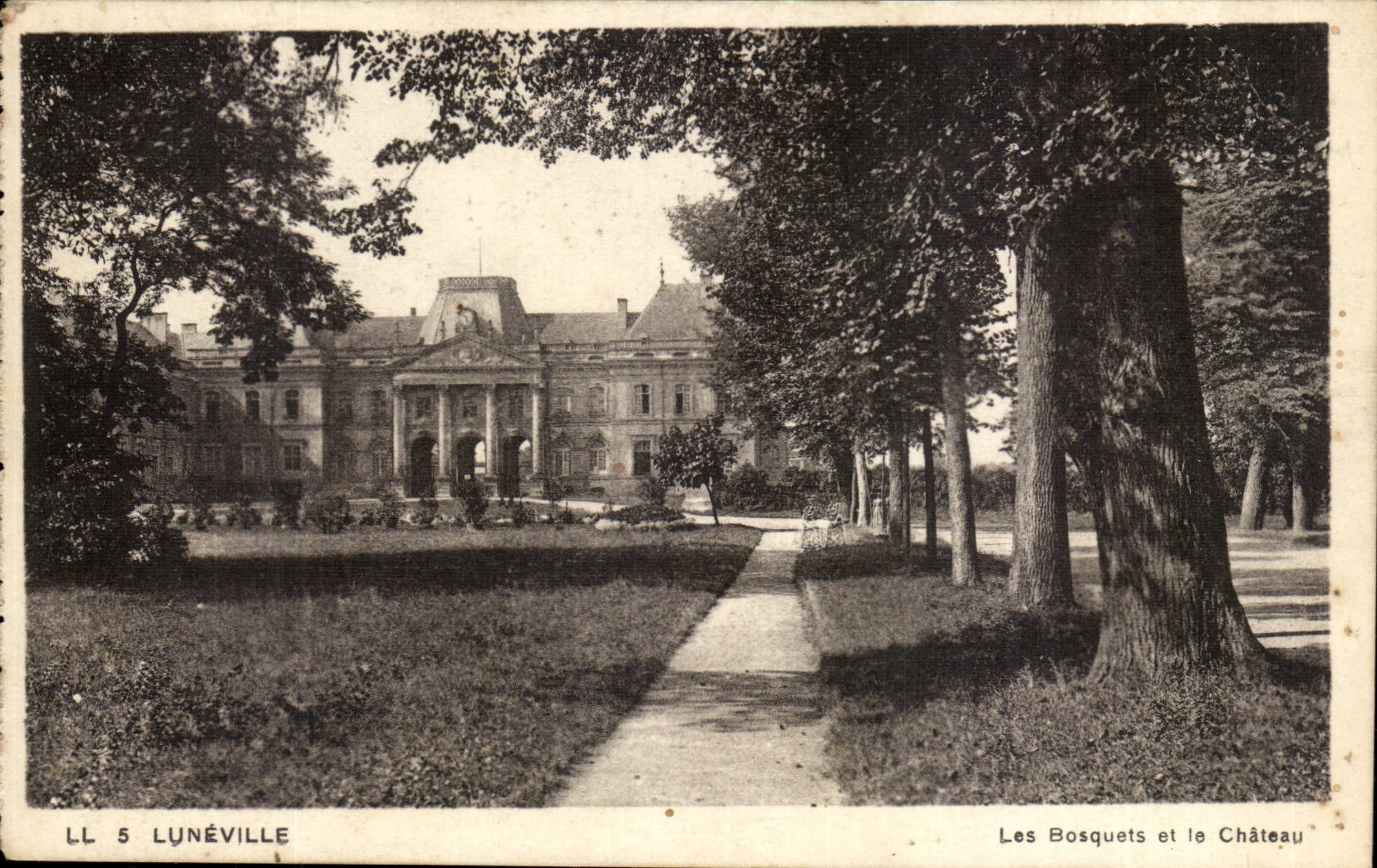 Luneville cPA Les bosquets et le caveau