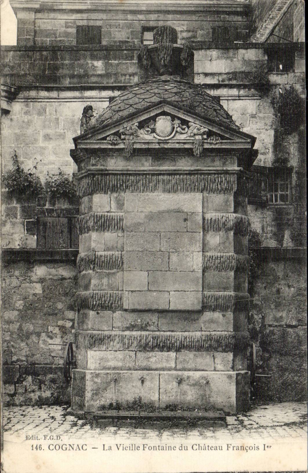 Cognac CPA the old fountain of the François castle 1st