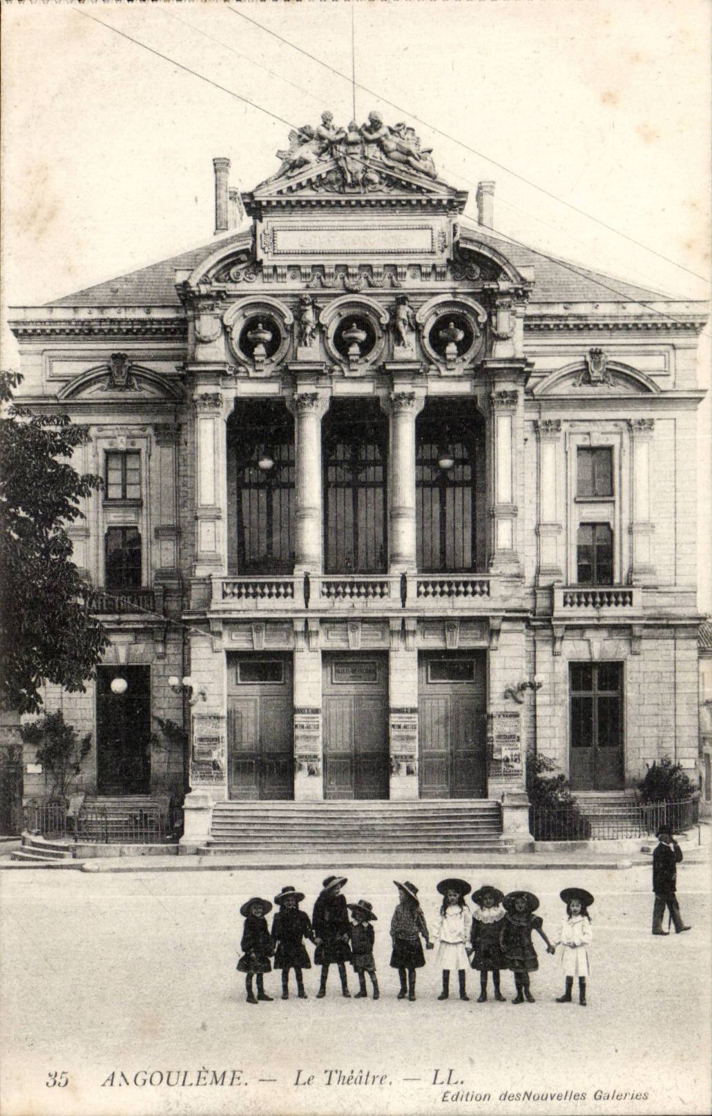 Angouleme CPA Le theatre (enfants)