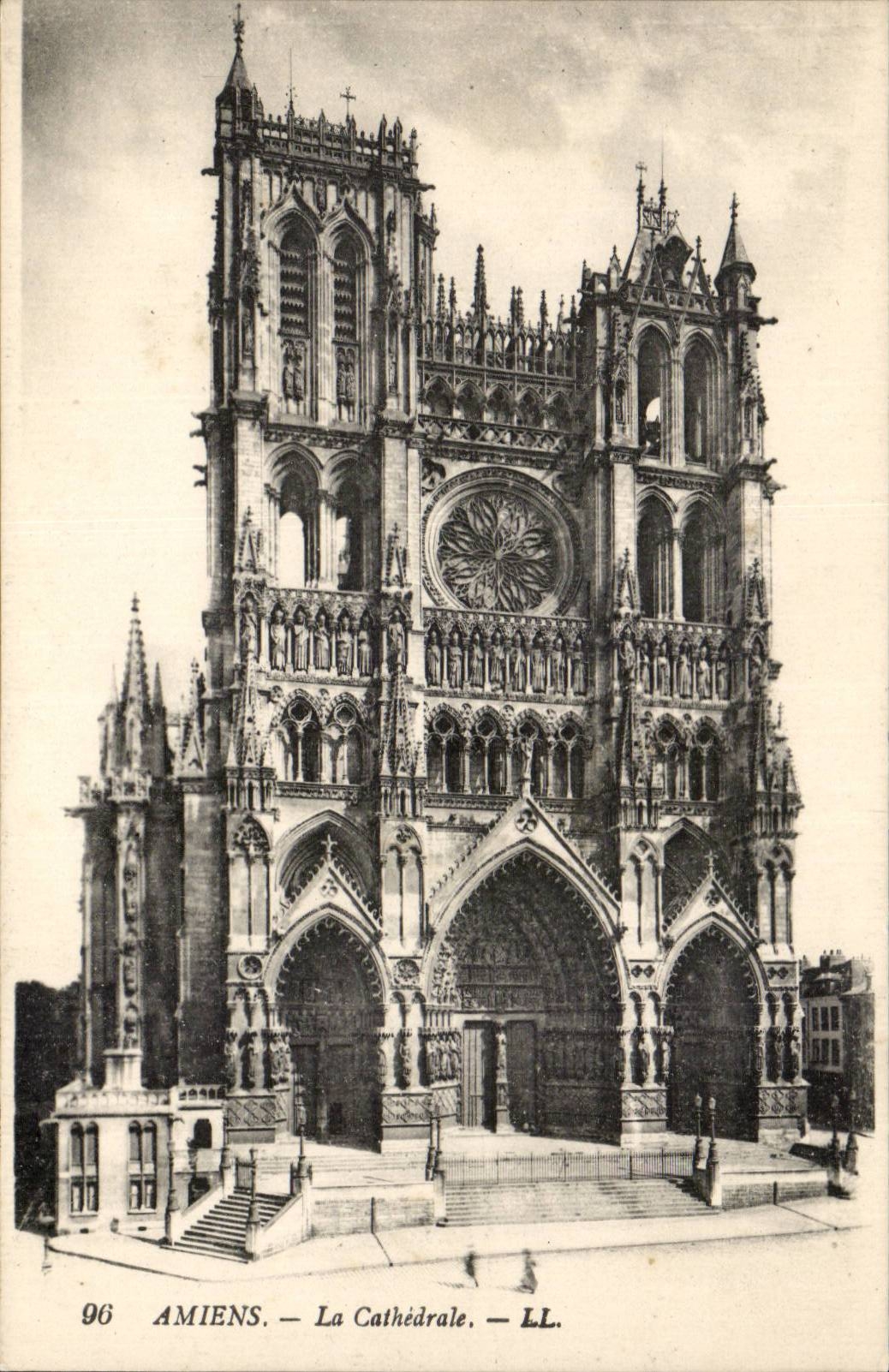 Amiens CPA the cathedral