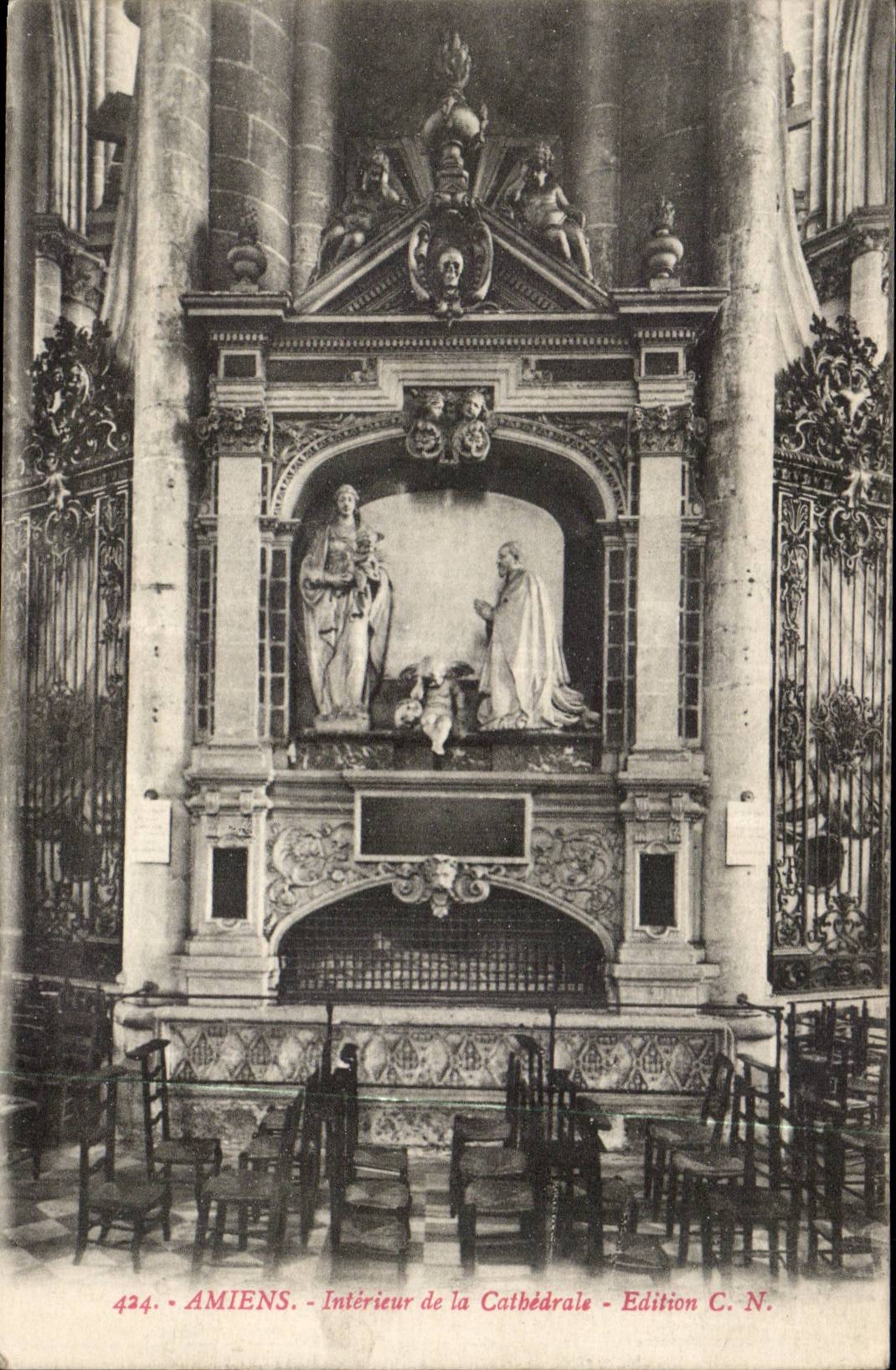 Interior Amiens CPA of the cathedral