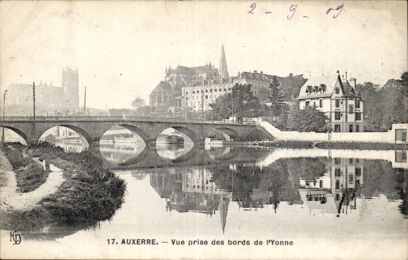 Auxerre - gesehen von den Randern von Yonne - CPA