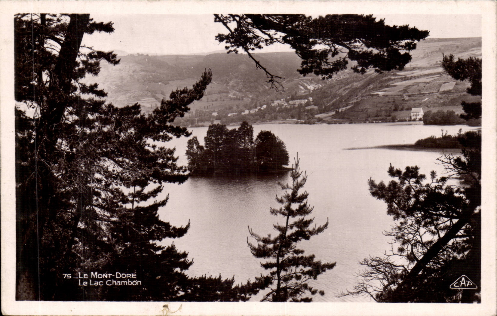 The Mount Gilds CPA the lake Chambon