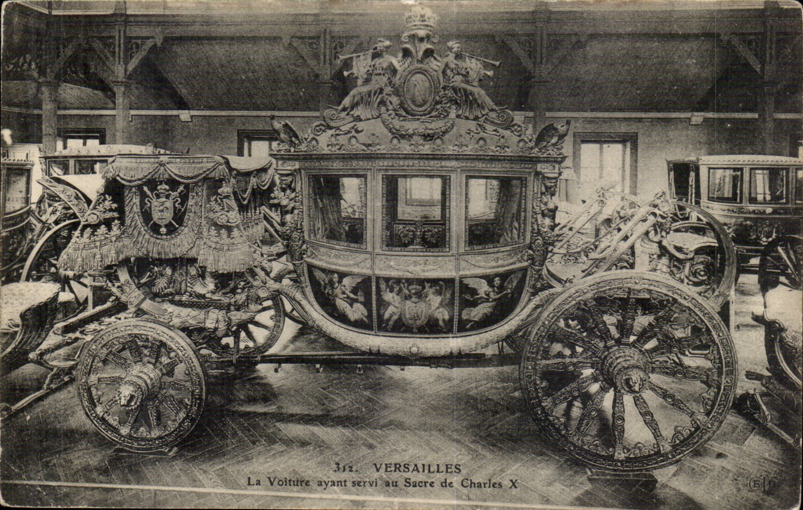CPA Versailles La voiture ayant servi au sacre de Charles X
