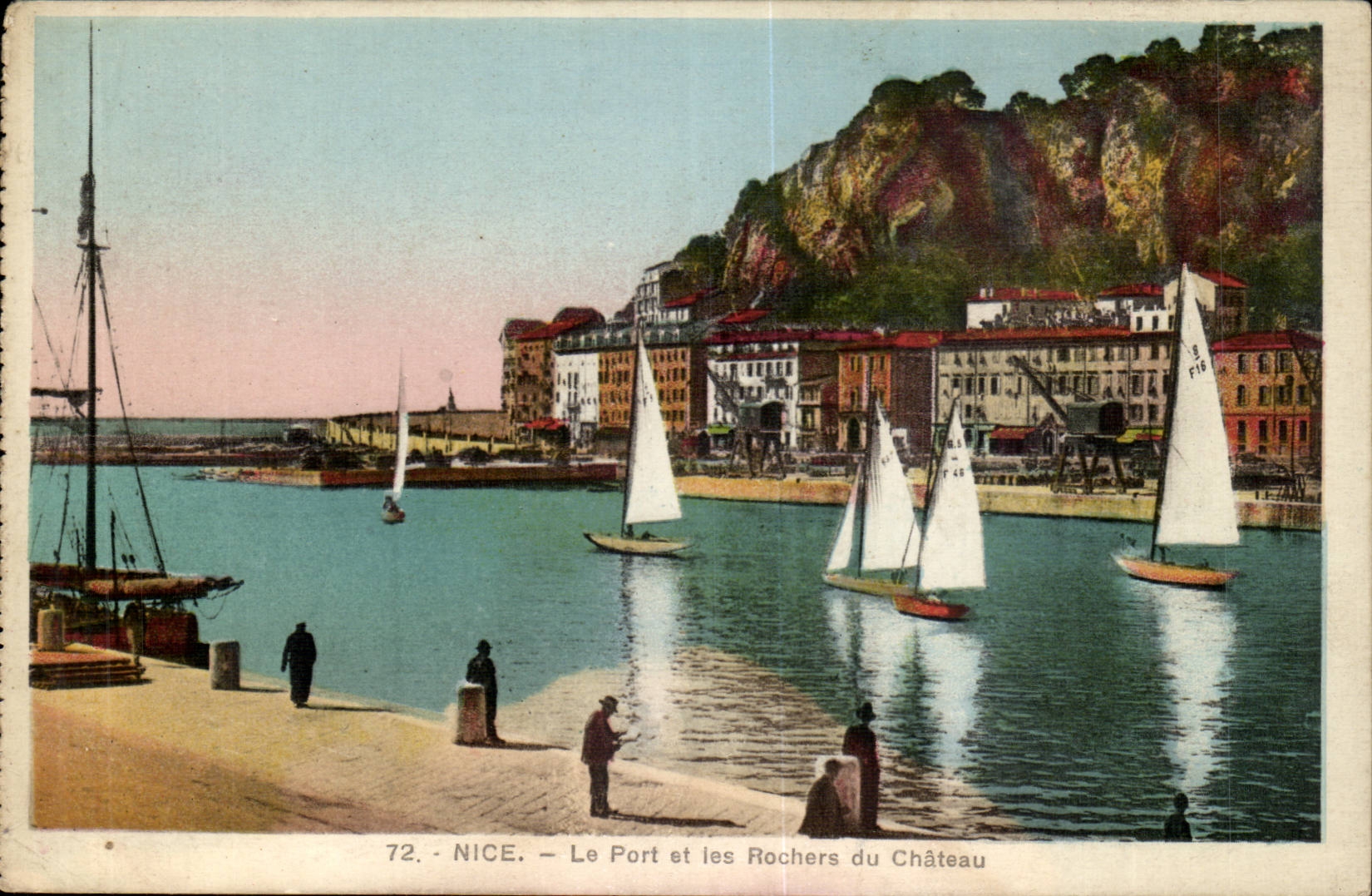 Nettes CPA der Hafen und die Felsen des Schlosses