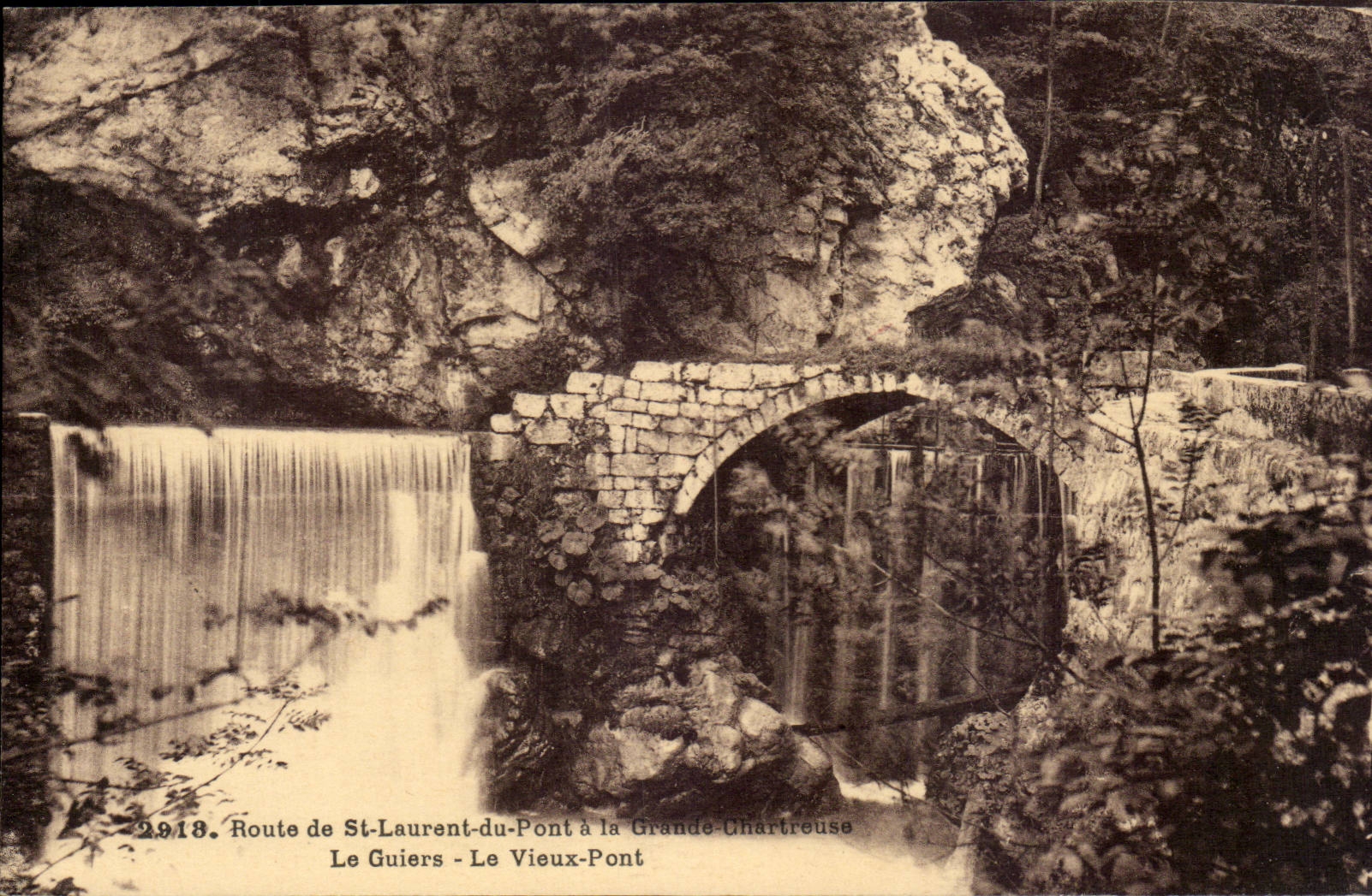 Route de St Laurent du bridge in large Chartreuse CPA Guiers the old bridge