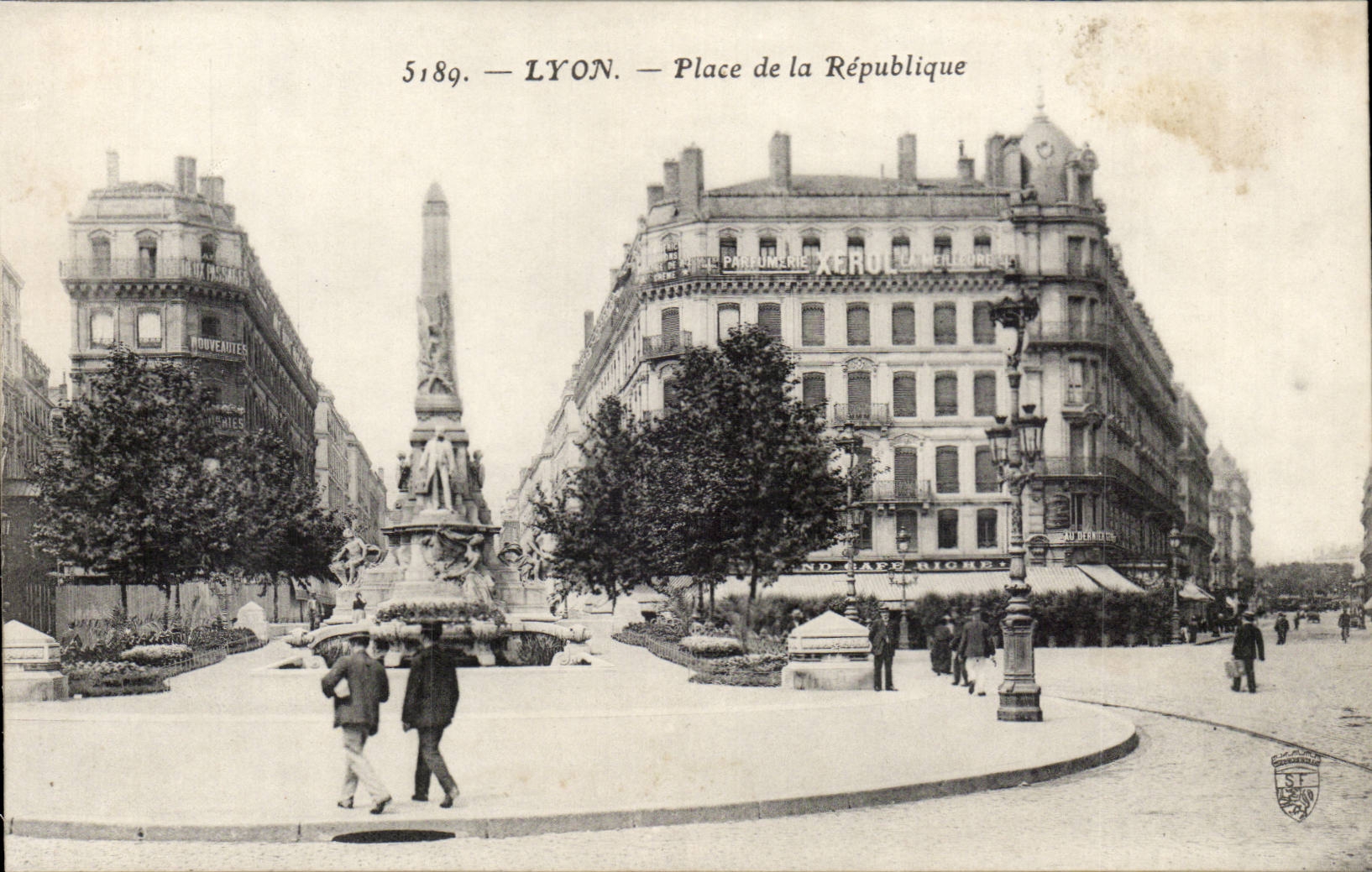Lyon CPA Places Republic