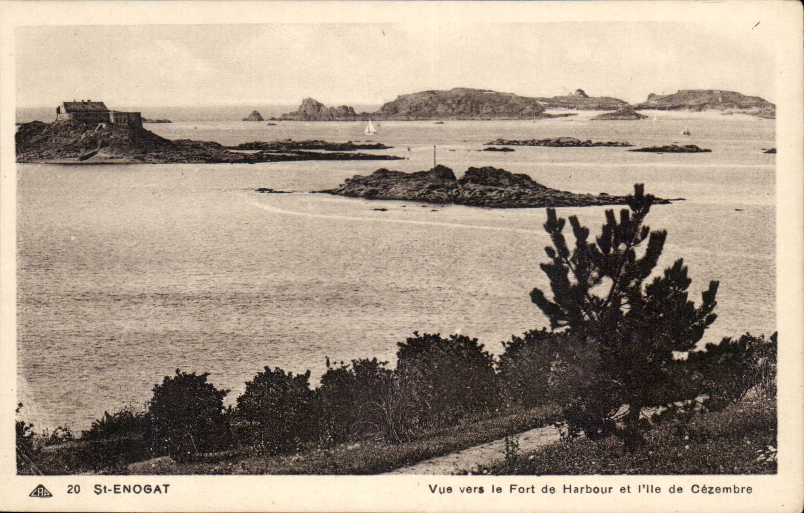 Saint Enogat CPA gesehen in Richtung zum Fort des Hafens und der Insel von Cezembre