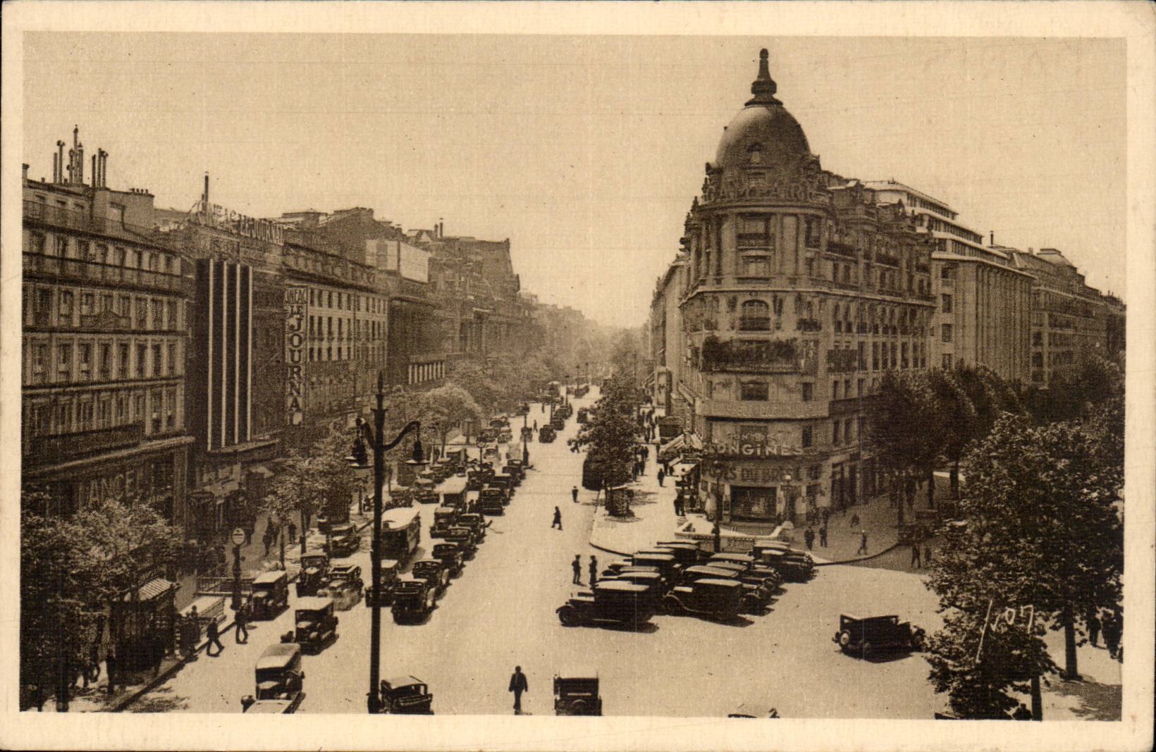 Paris CPA Carrefour richelieu Drouot Boulevards des Italiens et Haussmann