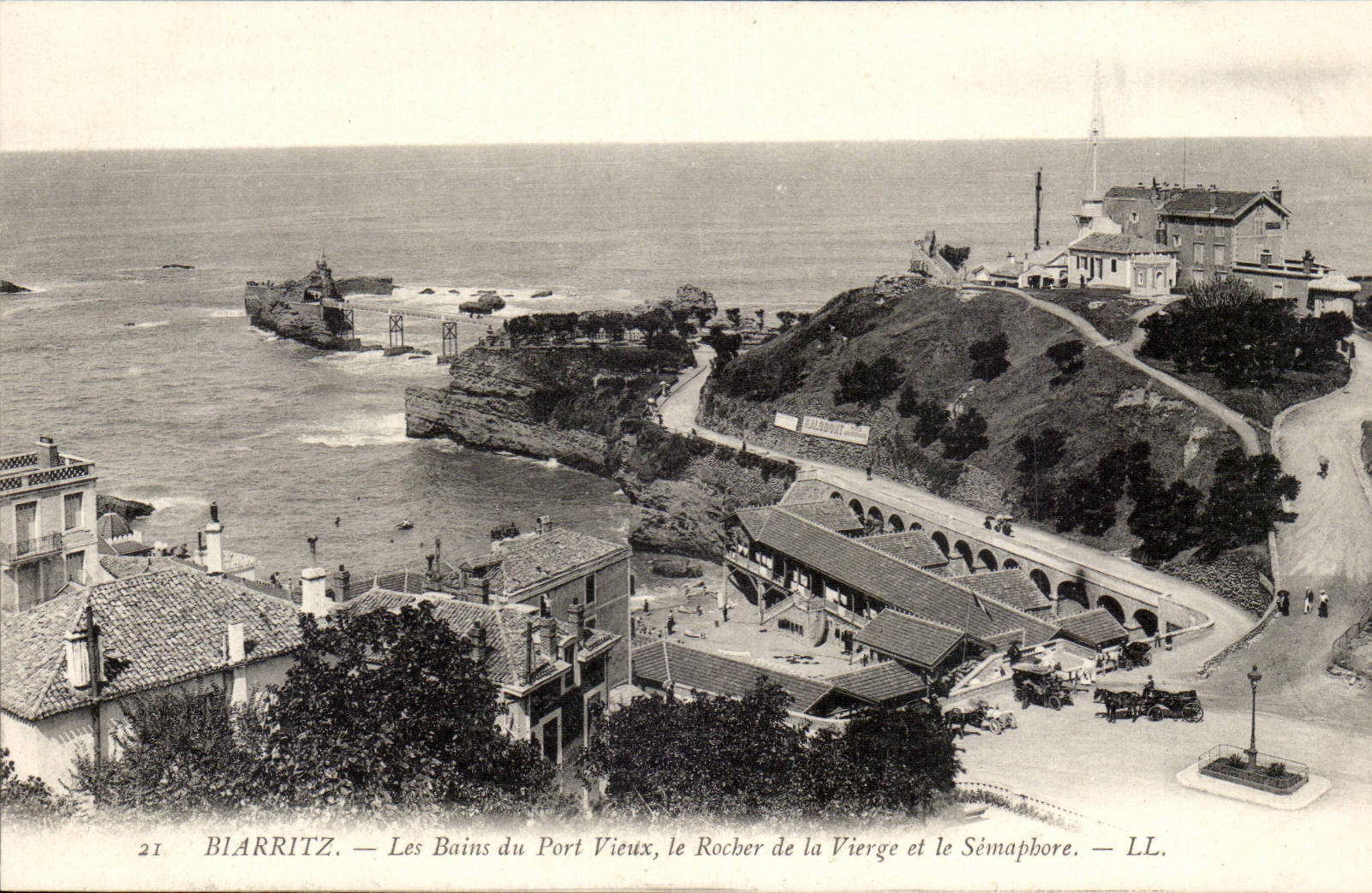 Biarritz CPA Les bains du port Vieux le rocher de la vierge et le semaphore