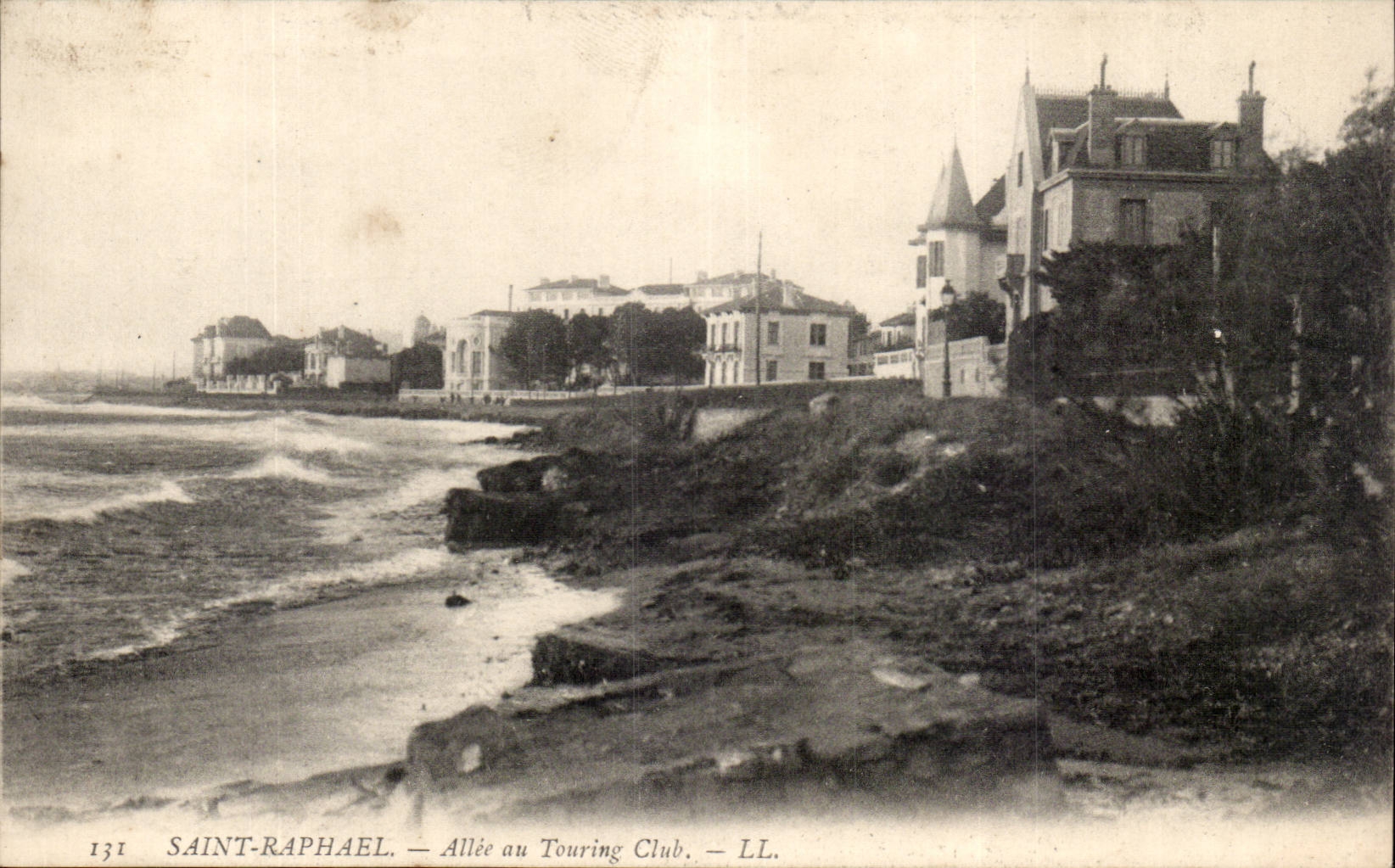 Saint Raphael CPA Allee au Touring Club