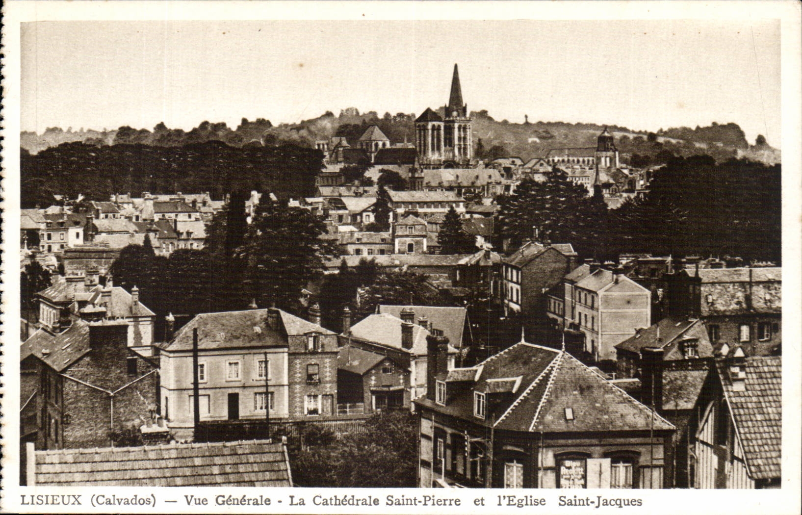 Lisieux CPa Ansicht die Kathedrale Pierre Saint und die Kirche Saint Jacques