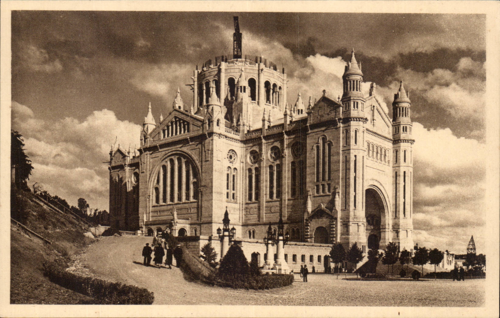 CPA Lisieux Basilika gesehene Seite 1938