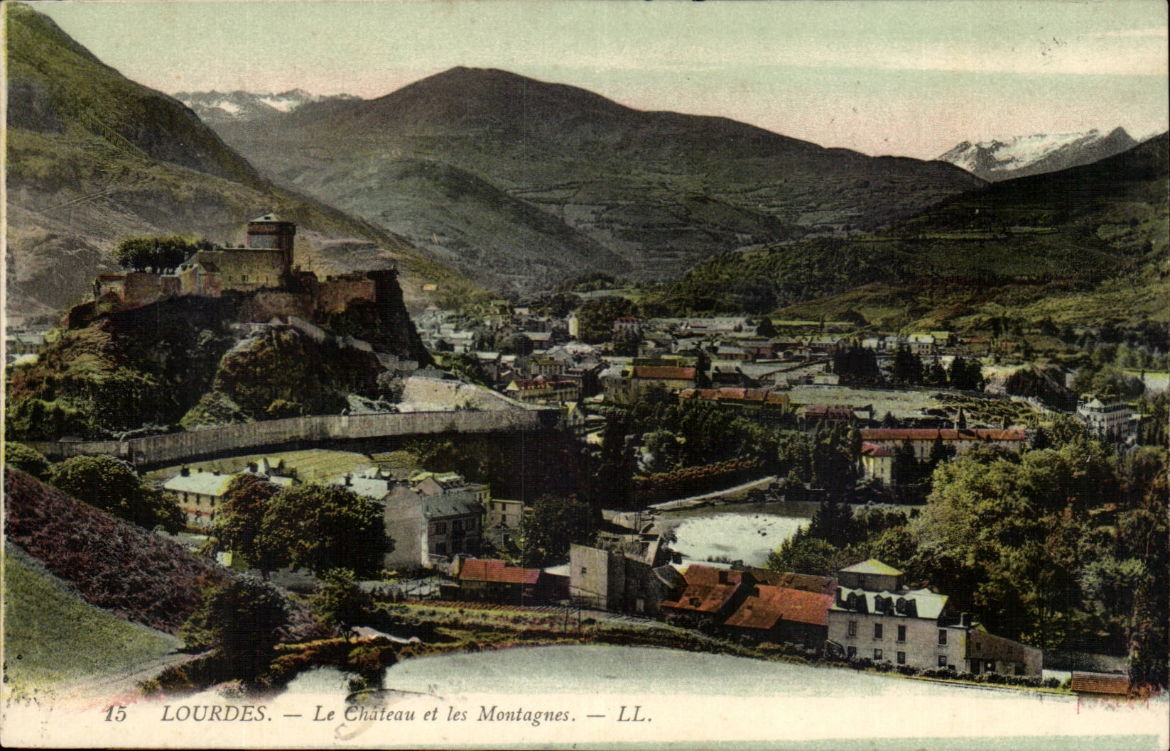 CPA Lourdes the castle and mountains