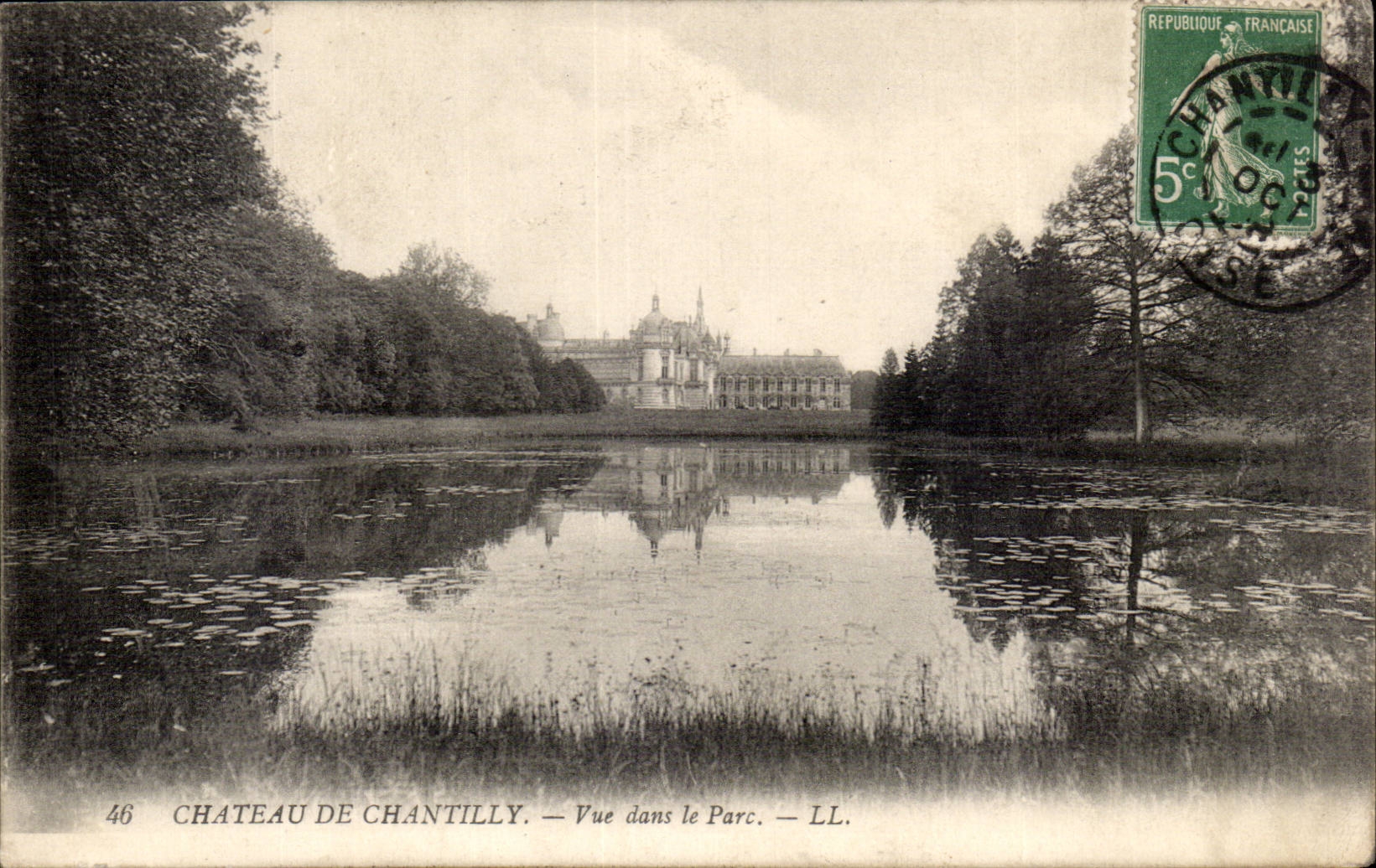 Chateau de Chantilly CPA Vue dans le parc