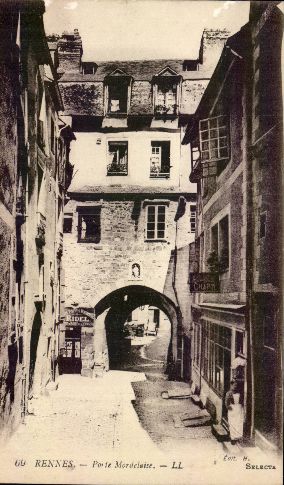 Riom - Porte Mordelaise - CPA 