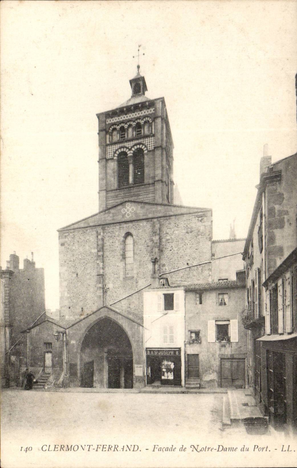 Clermont Ferrand CPA Frontage of Notre Dame of the port