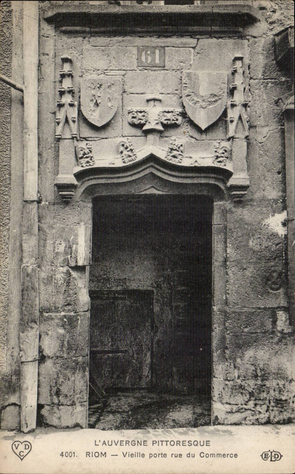 Riom CPA Vieille porte rue du commerce
