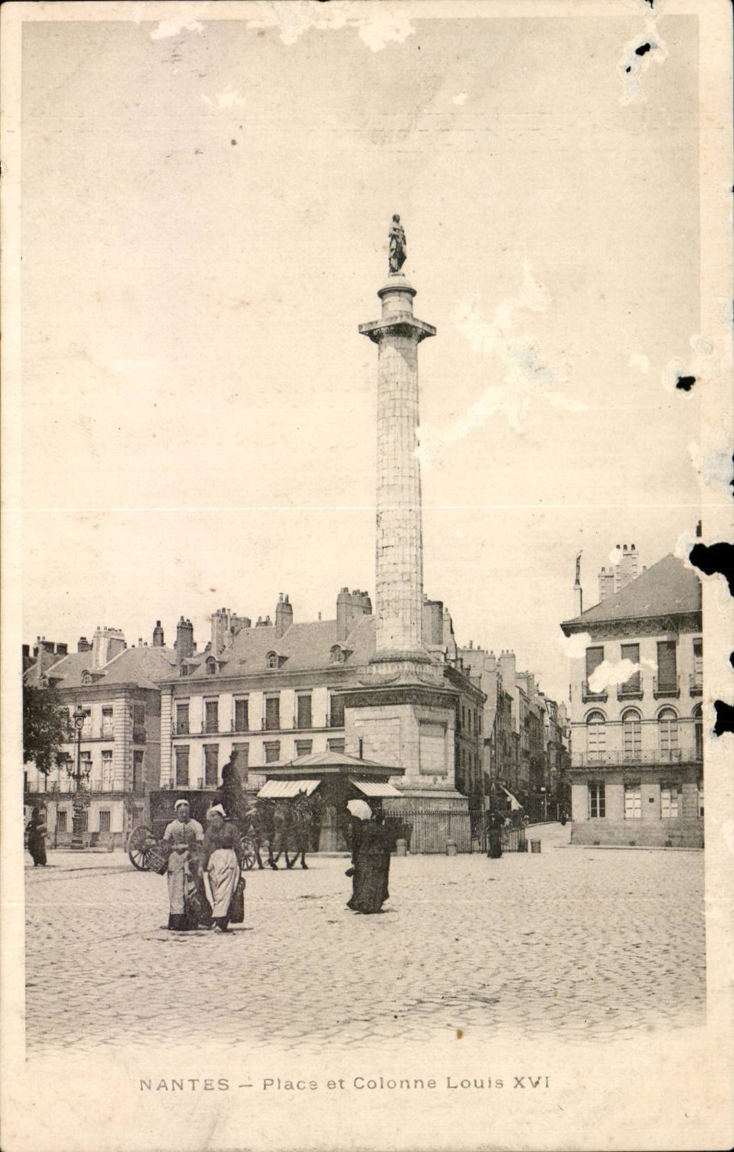 Nantes CPA Places and column Louis XIV