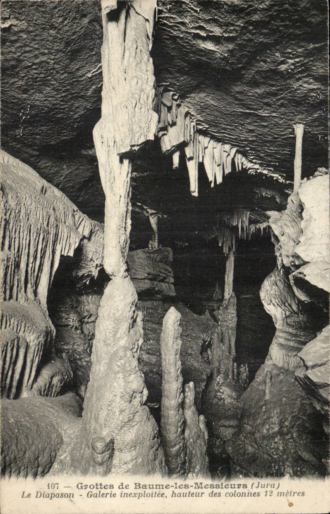 CPA Grottes de Baume les Messieurs Le diapason Galerie inexploitee hauteur des colonnes