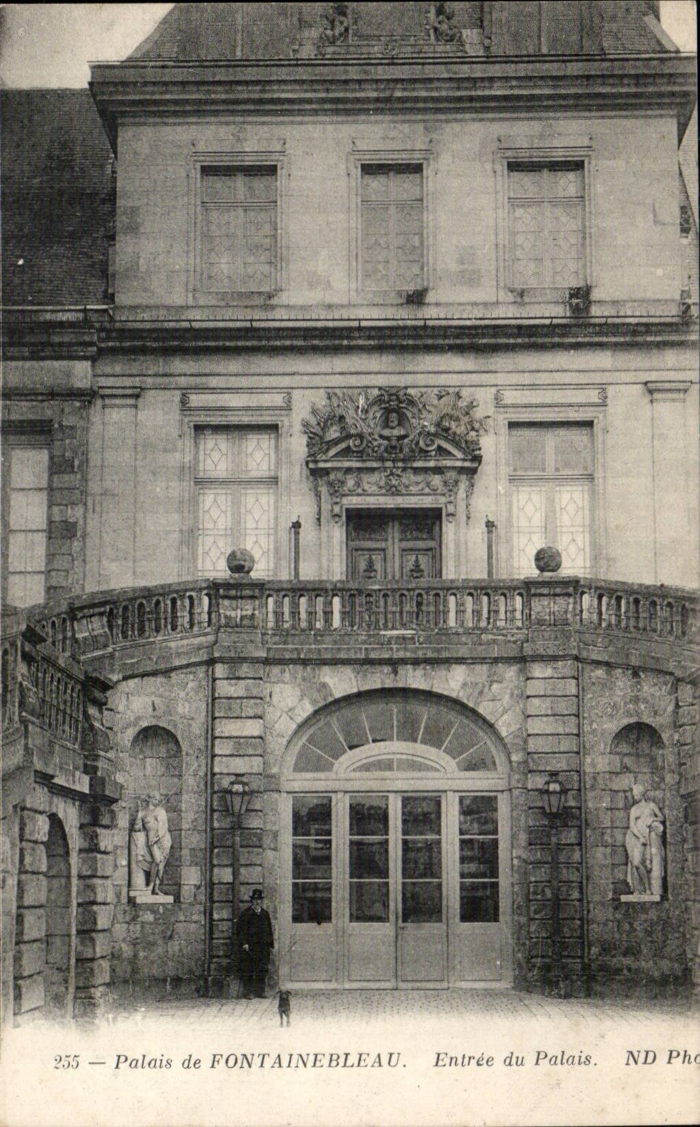 Palate of Fontainebleau CPA Entrance of the palate