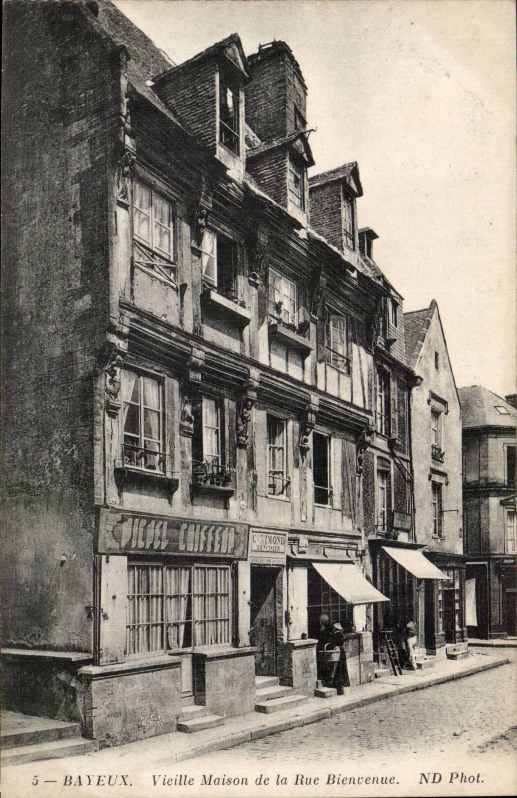 Altes Haus Bayeux-CPA der willkommenen Strasse (Friseur)