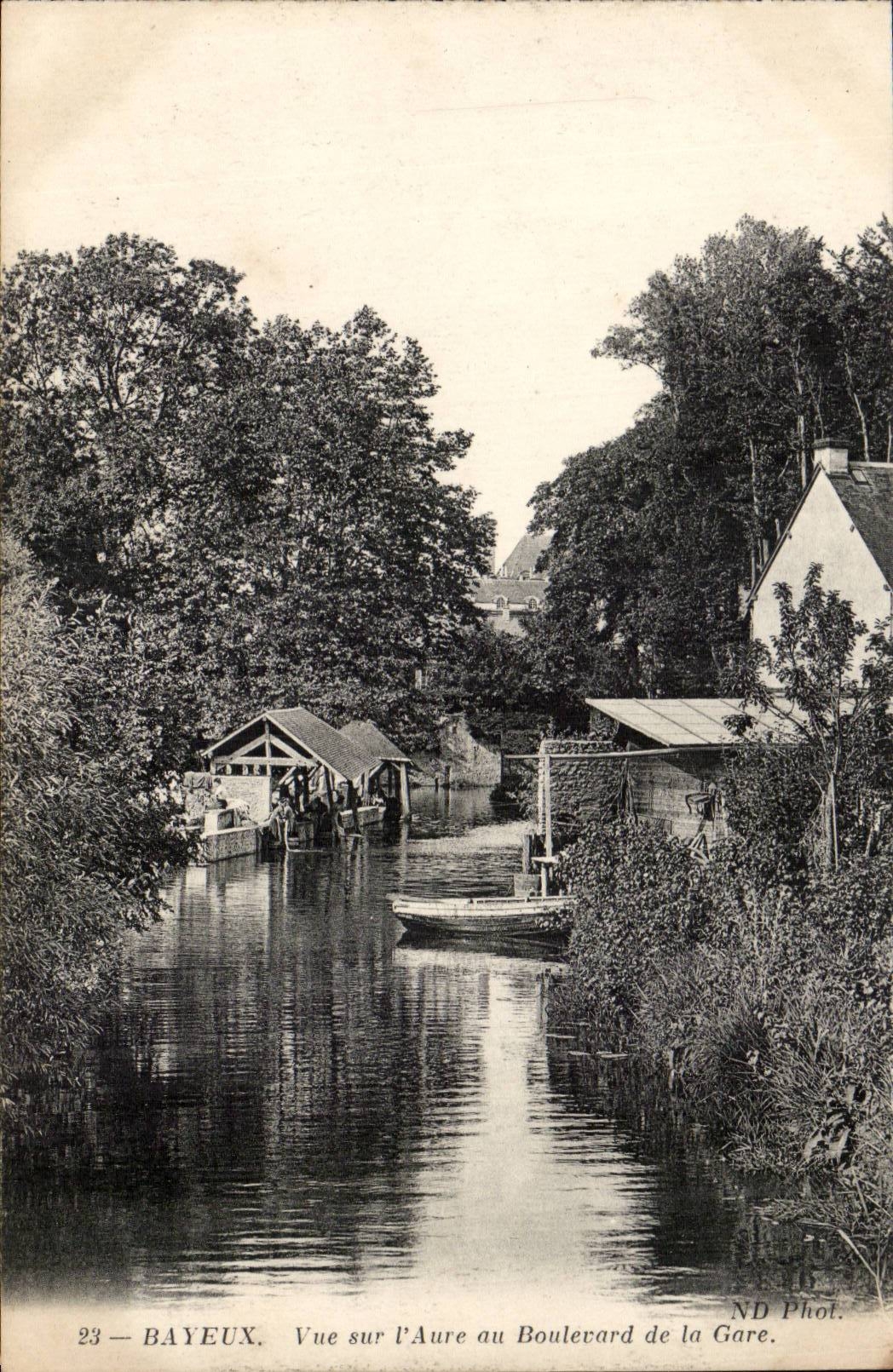 Bayeux - Anblick auf Aure mit der Prachtstrasse der Station CPA