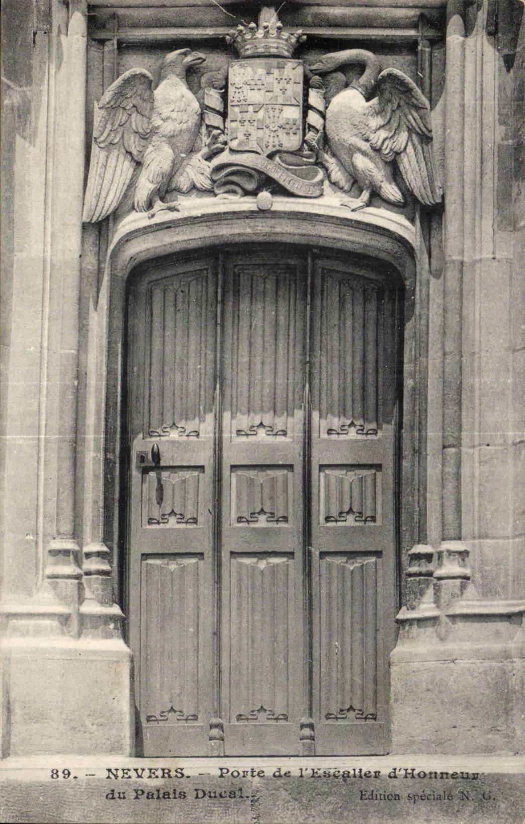 Nevers - das Gatter des Haupttreppenhauses des Ducal Gaumens - CPA