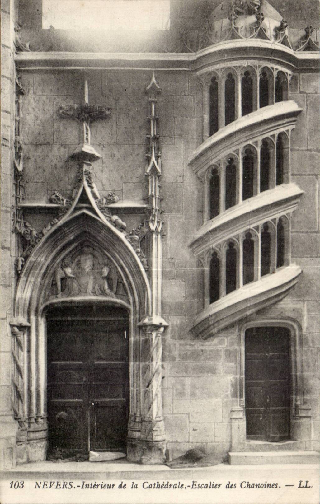 Nevers - Innenraum der Kathedrale CPA