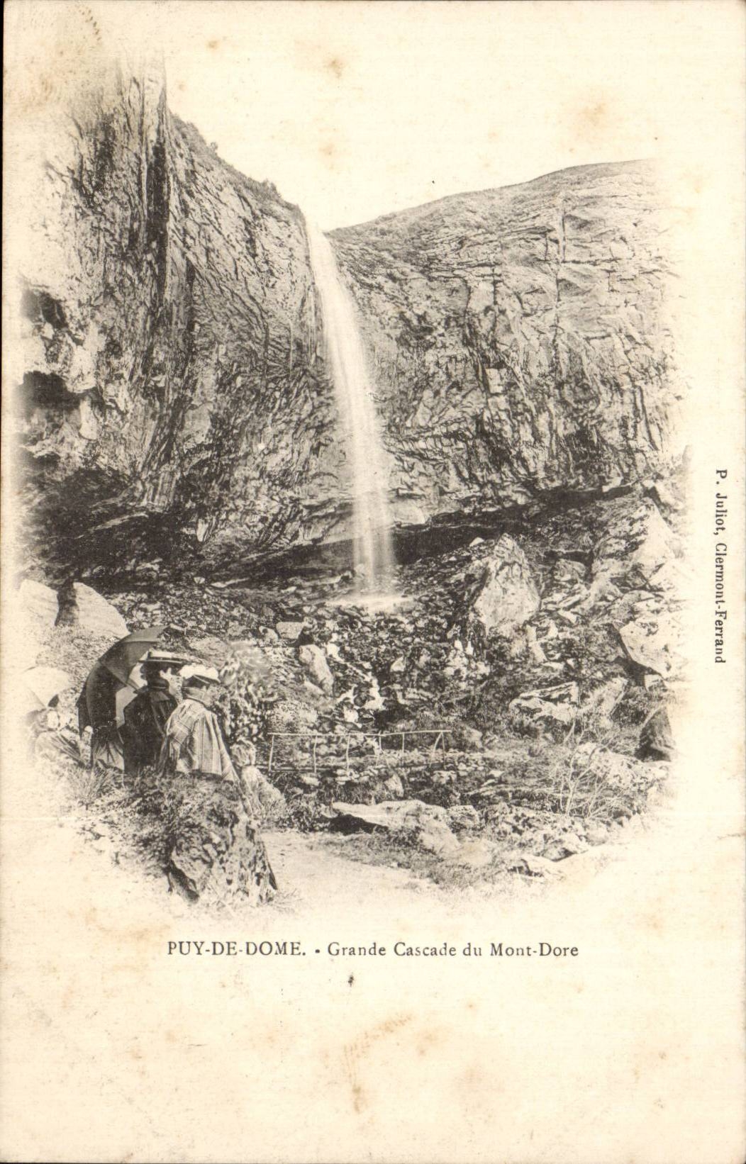 CPA Grande cascades of the Mount Gilds (women nice shot)