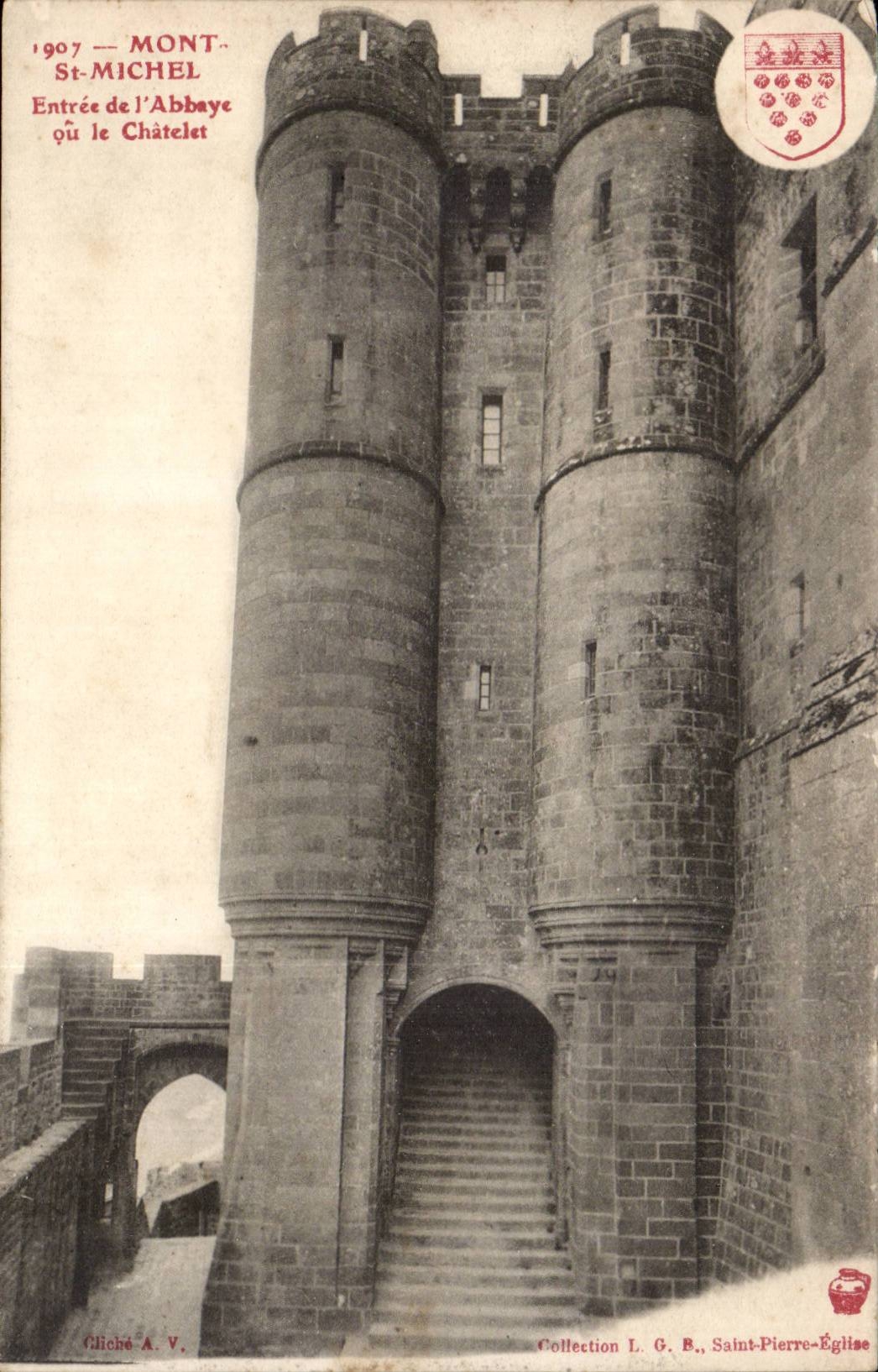 CPA Mont Saint Michel Entrance of the abbey or the chatelet