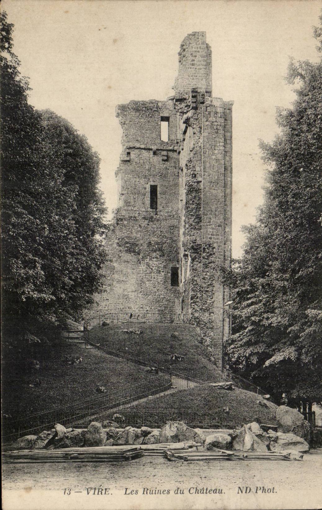 CPA Vire les ruines du chateau