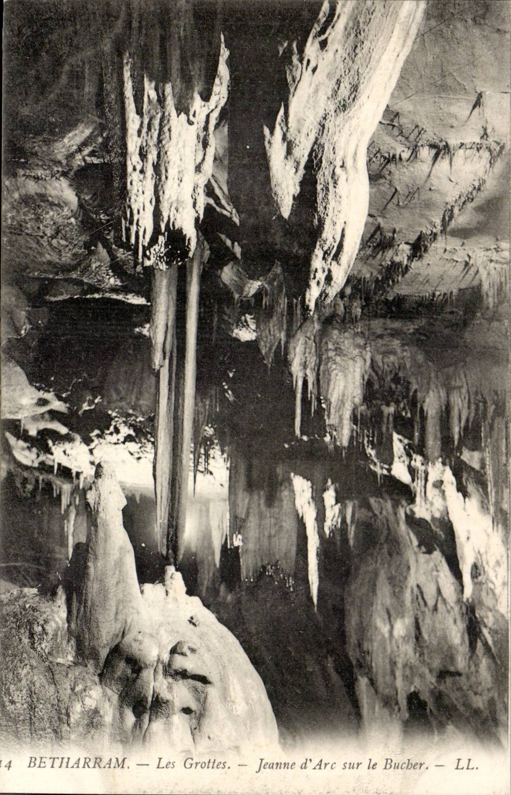 Caves of Betharram CPA Jeanne Caves of arc on roughing-hew it