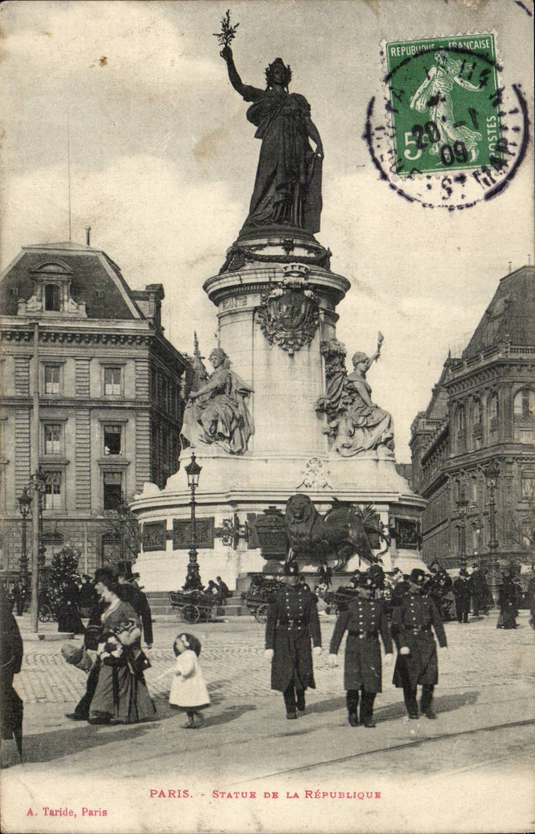 Paris CPA Statue of the Republic