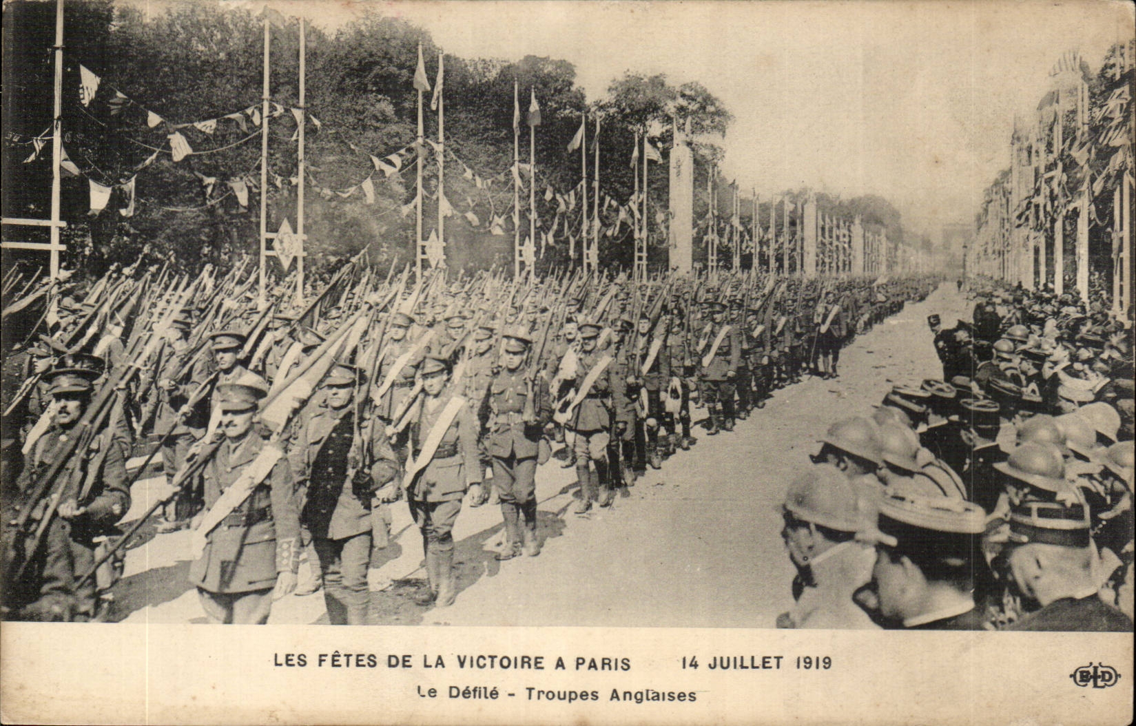 Paris CPA Defiles of the victory has Paris July 14th 1919 English the Troupes procession
