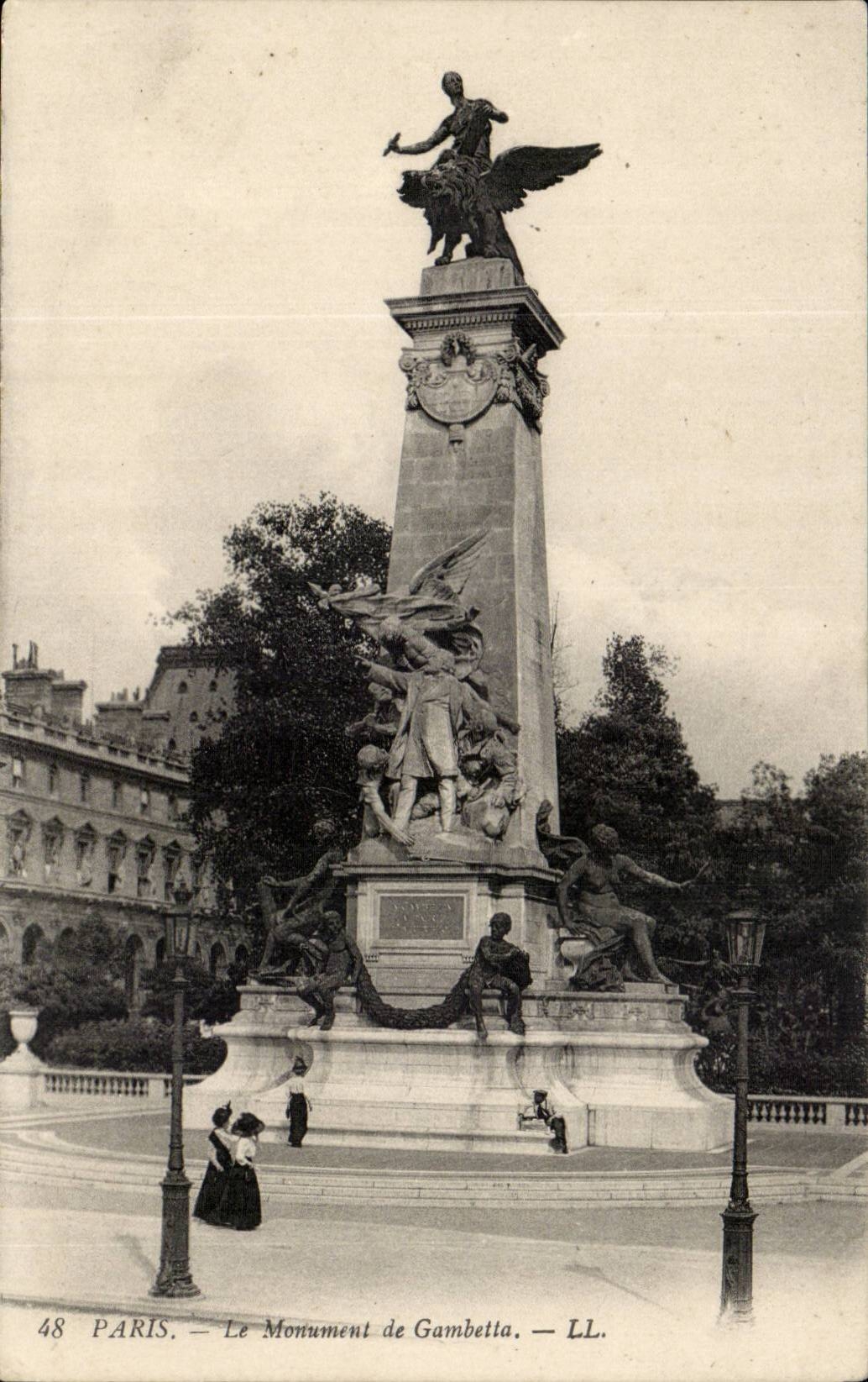 Paris CPA Louvre Monument de Gambetta