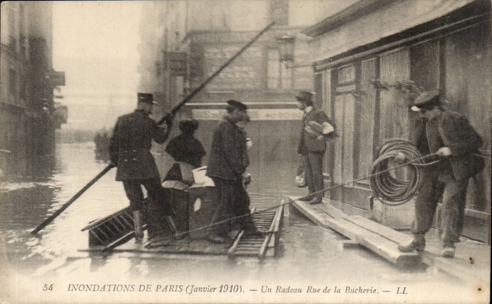 Paris CPA Floods of Paris January 29th 1910 a raft street of Bucherie