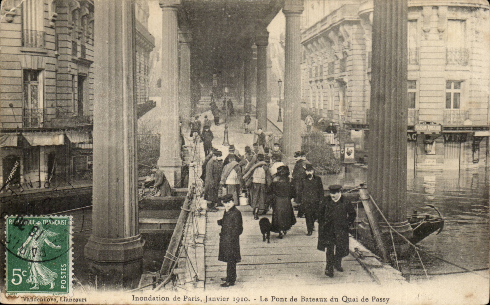 Paris CPA Inondation de janvier 1910 Pont de Bateaux du quai de Passy
