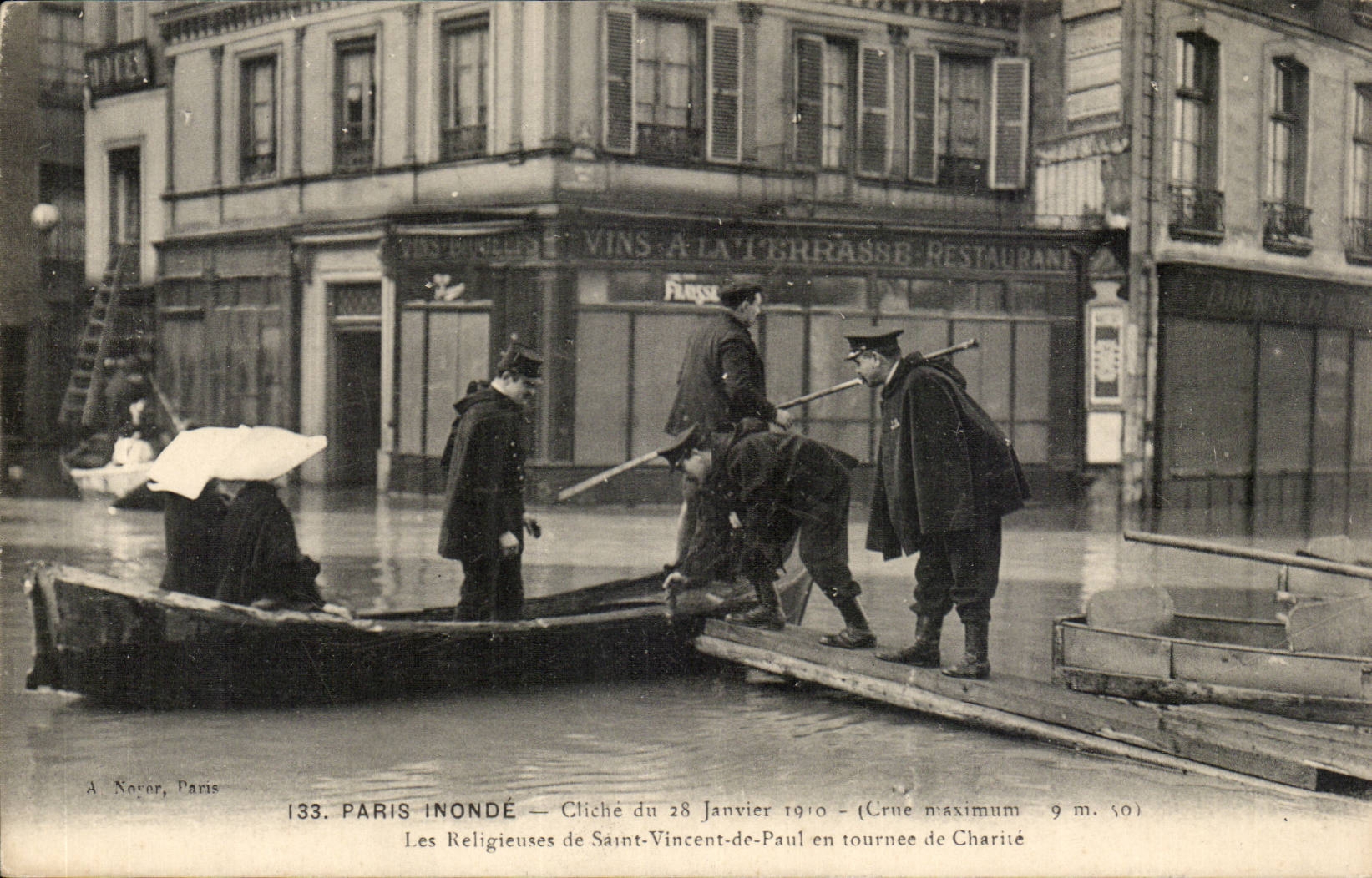 Paris CPA Saint Stereotypes of Religieuses January 28th 1910 of Vincent of Paul in round of Inondations charity