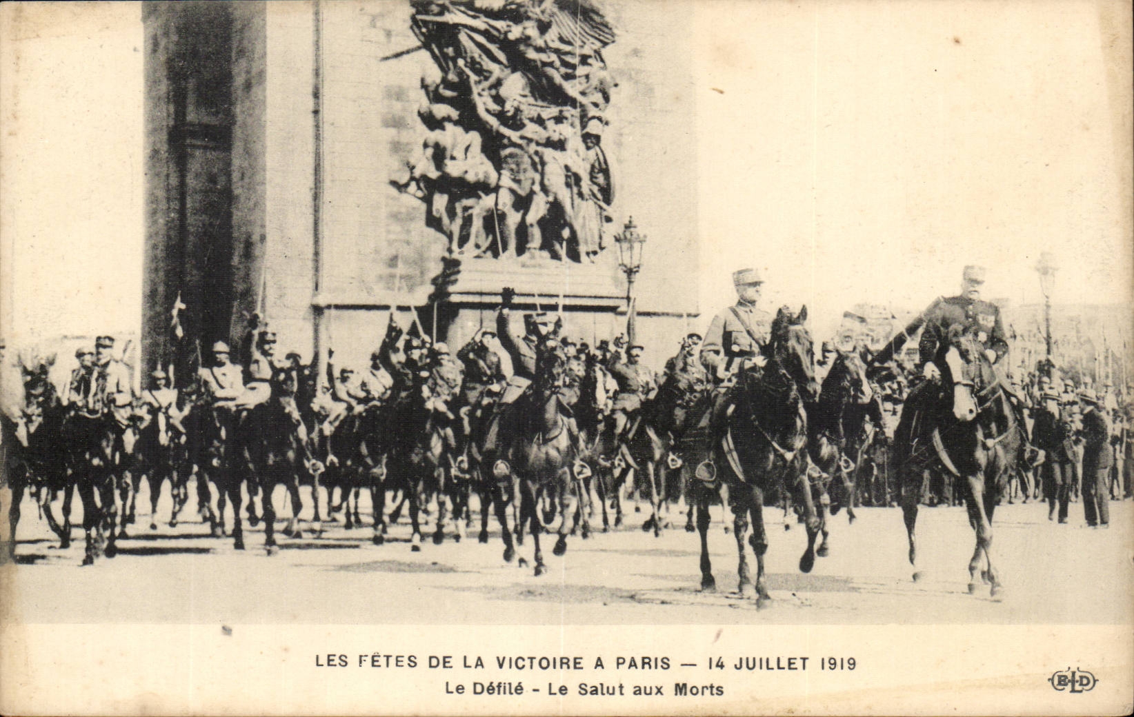 Paris CPA Festivals of the Victoire July 14th 1919 Ravelled safety with deaths
