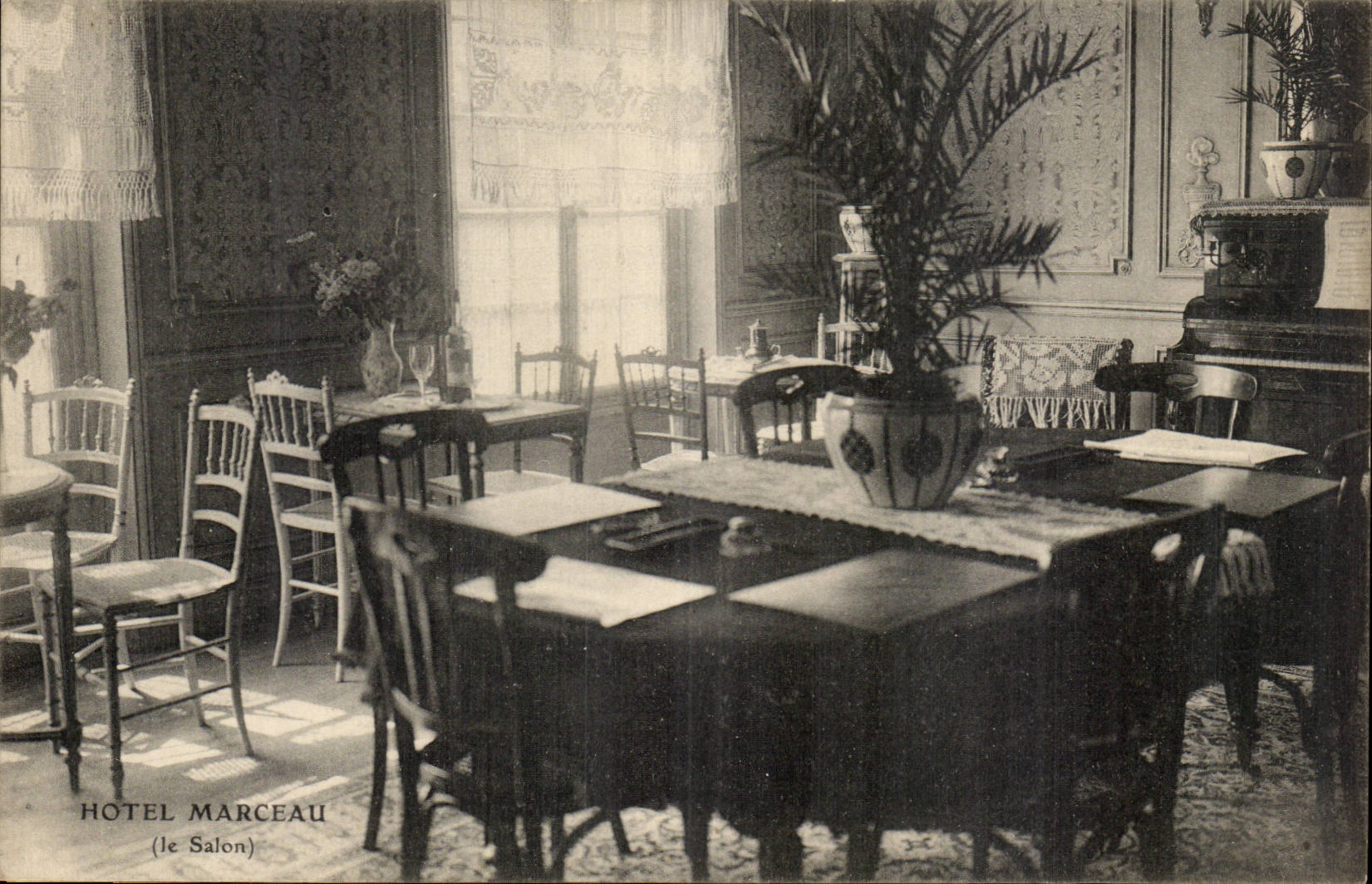 Paris CPA Hotel Marceau (le salon)